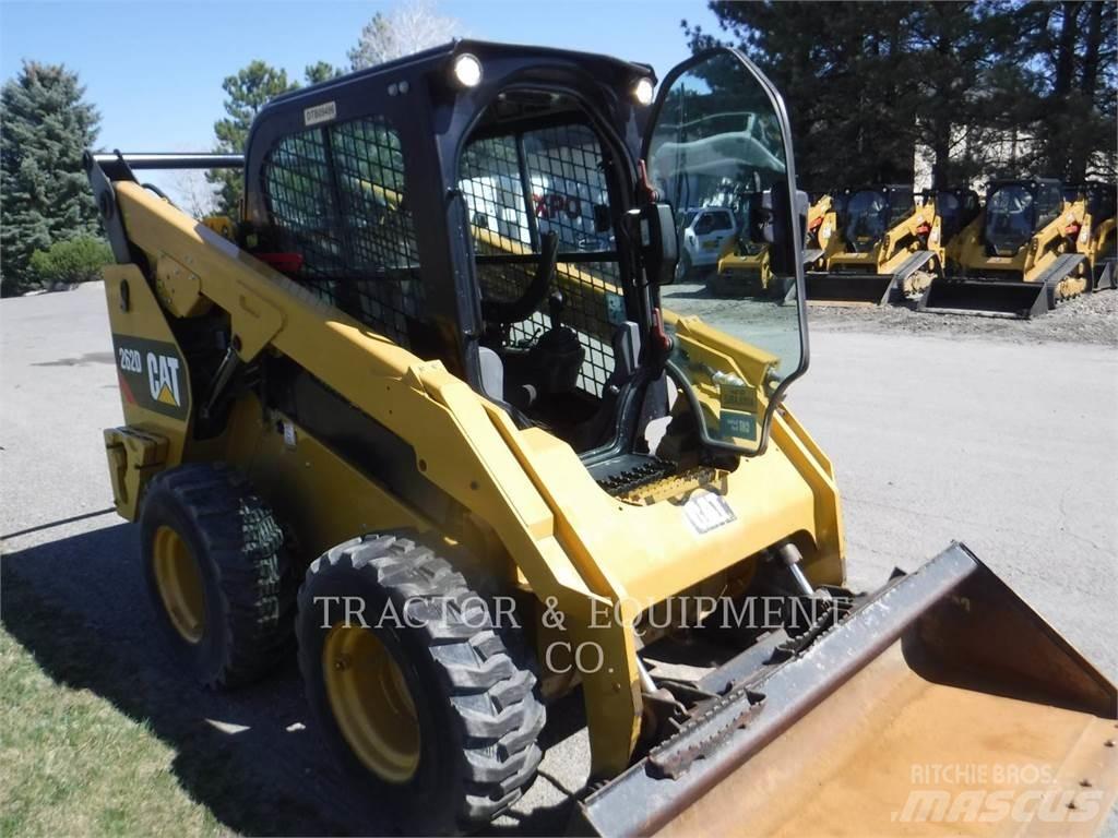 CAT 262D  스키드로더