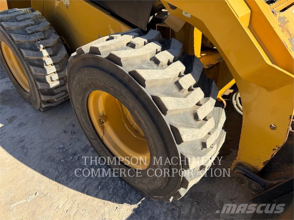 CAT 262D  스키드로더