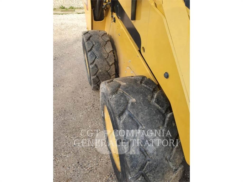 CAT 262D3  스키드로더