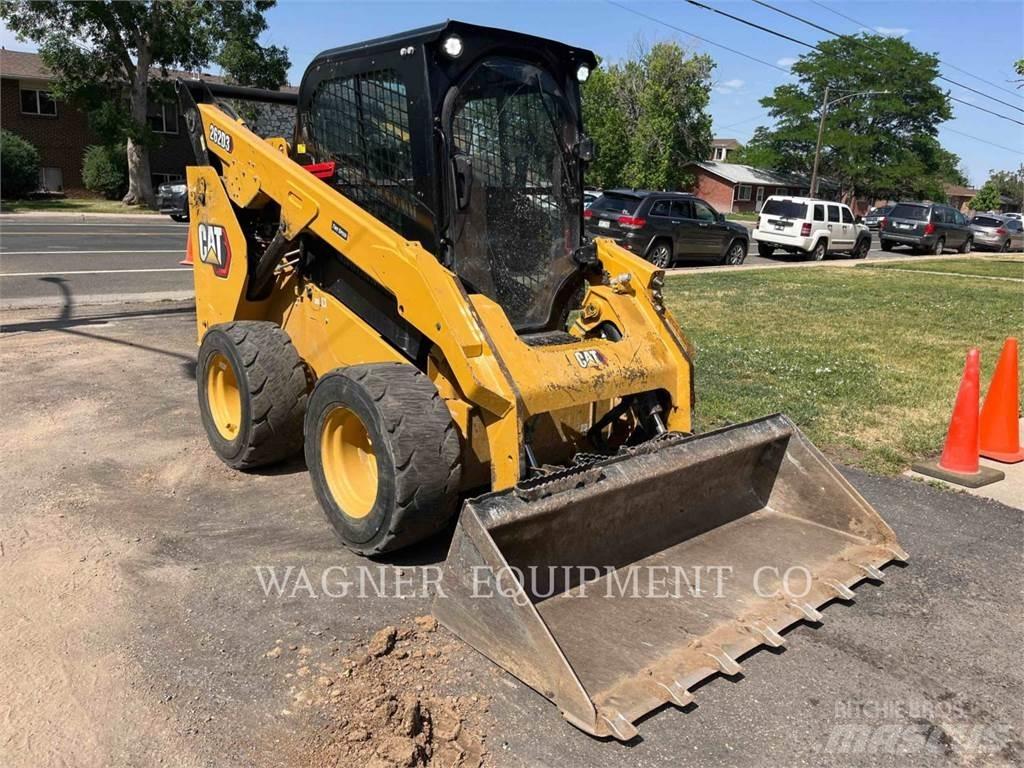 CAT 262D3  스키드로더