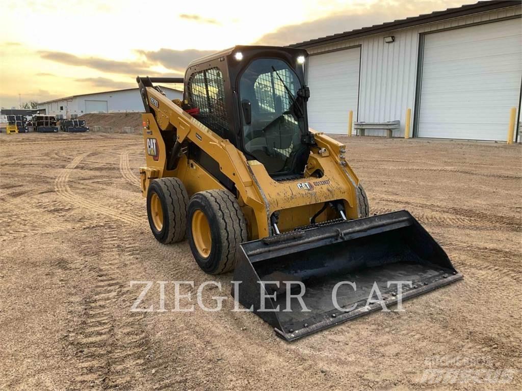 CAT 262D3  스키드로더