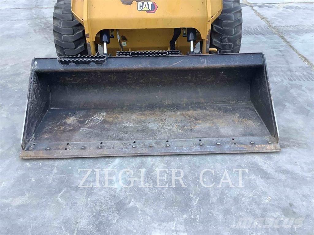 CAT 262D3  스키드로더