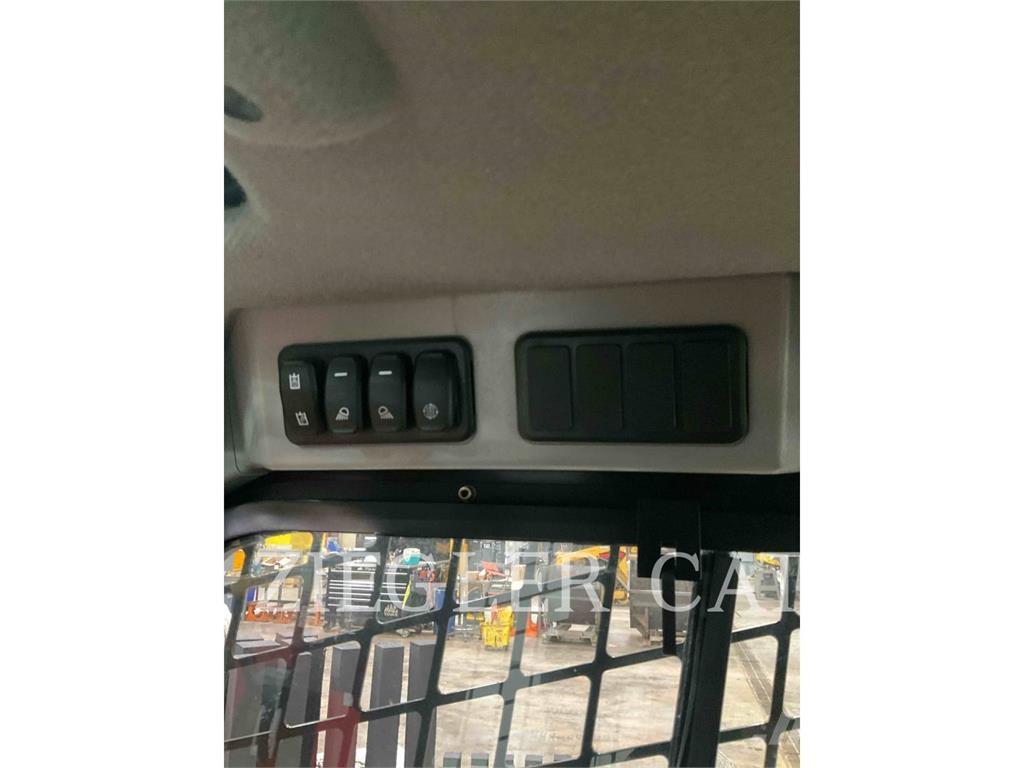 CAT 262D3  스키드로더