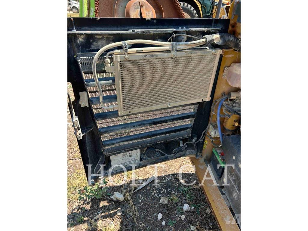 CAT 262D3  스키드로더