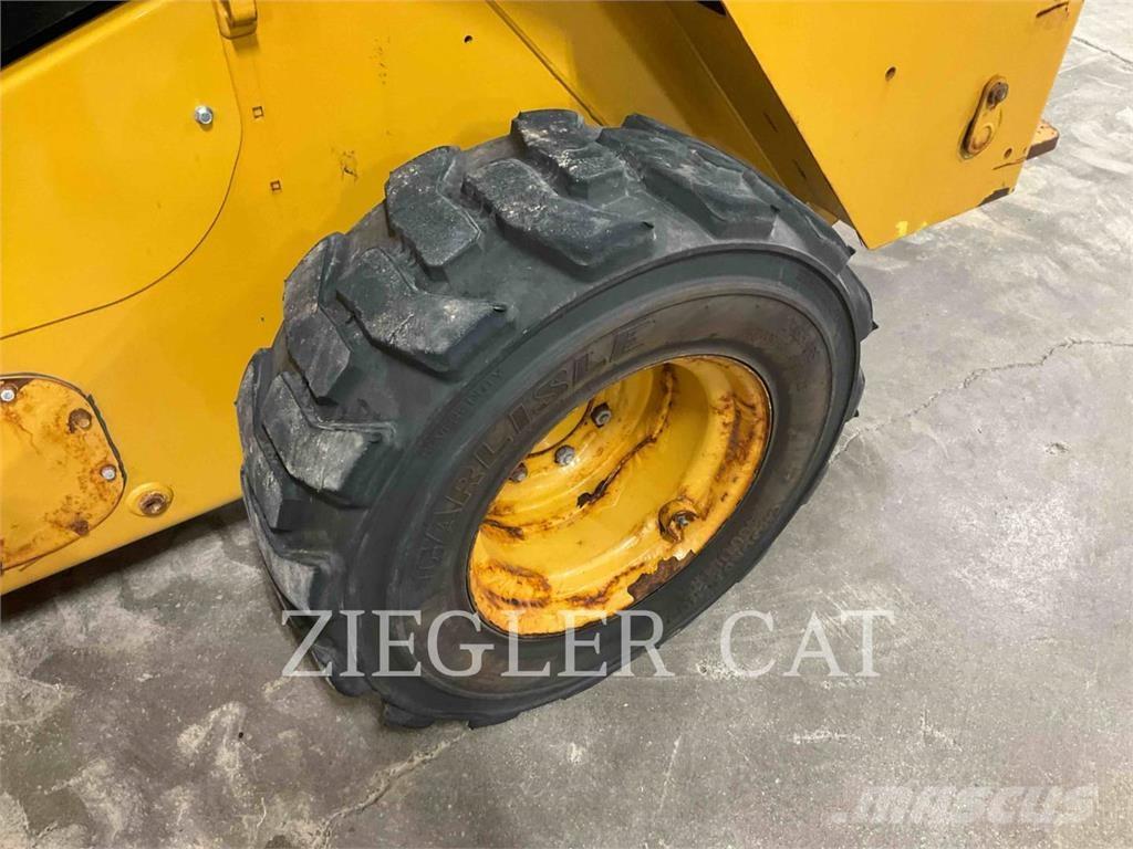 CAT 262D3  스키드로더
