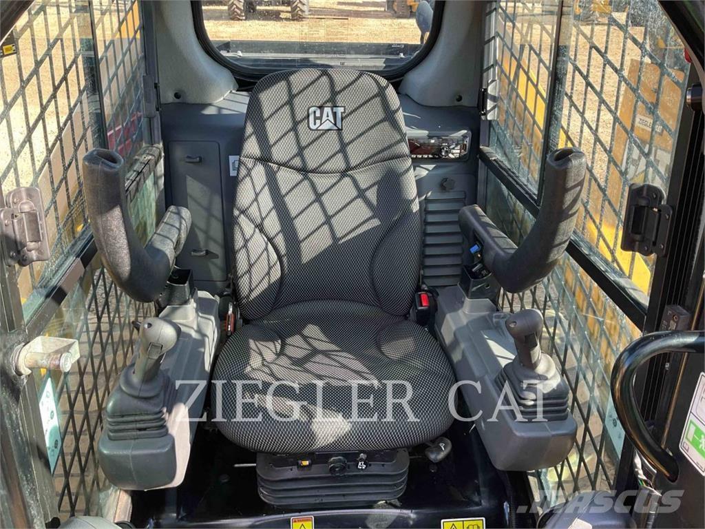 CAT 262D3  스키드로더