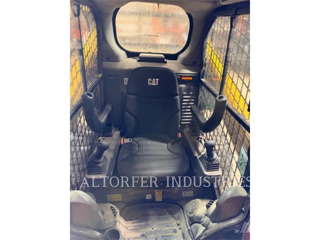 CAT 262D3  스키드로더