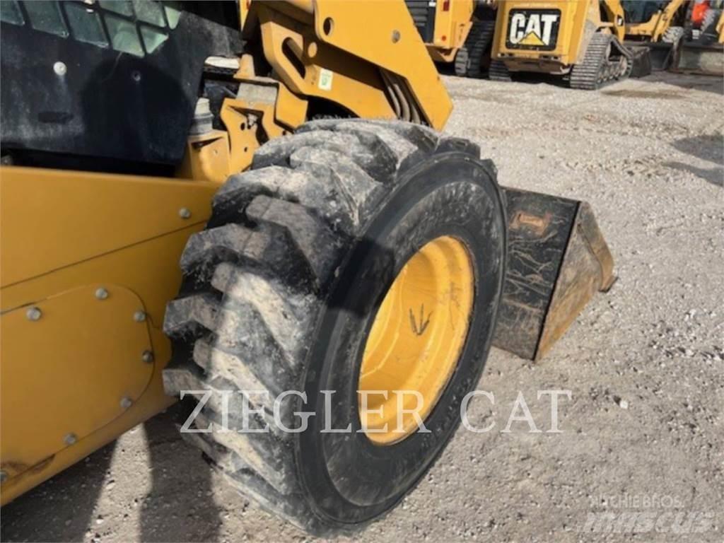 CAT 272D2  스키드로더