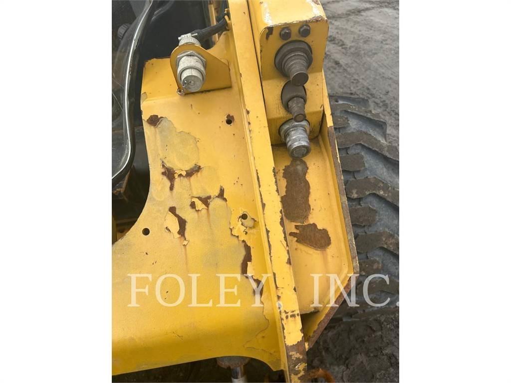 CAT 272D2  스키드로더