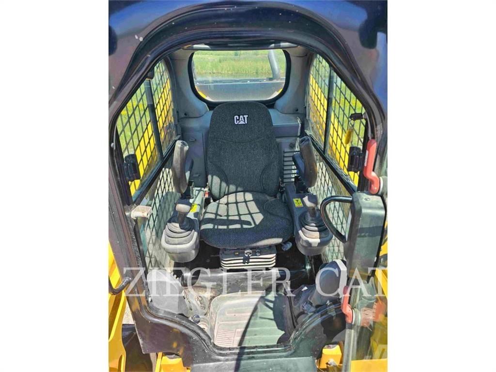 CAT 272D2  스키드로더