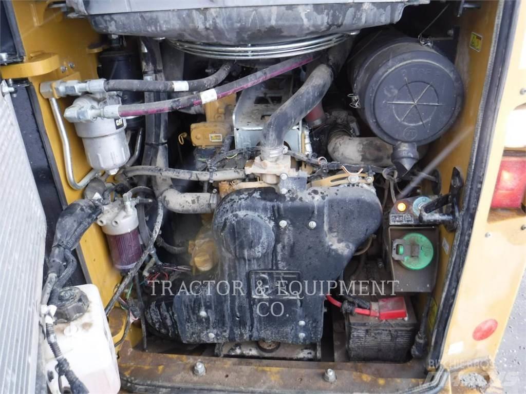 CAT 272D2 H2CB  스키드로더