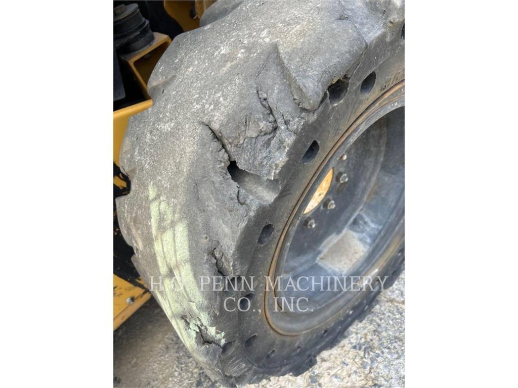 CAT 272D2XHP  스키드로더