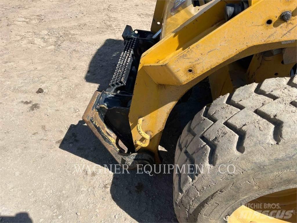 CAT 272D3  스키드로더