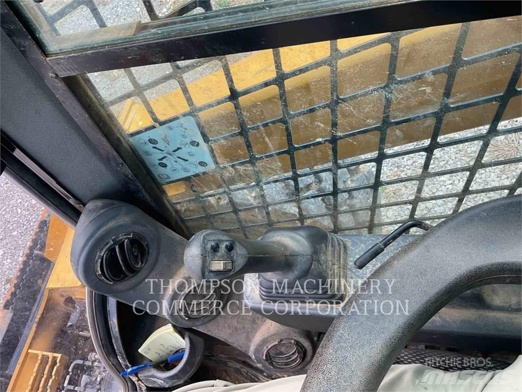 CAT 272D3  스키드로더