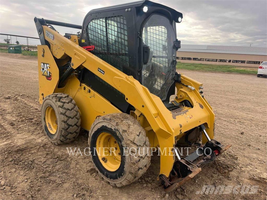 CAT 272D3  스키드로더