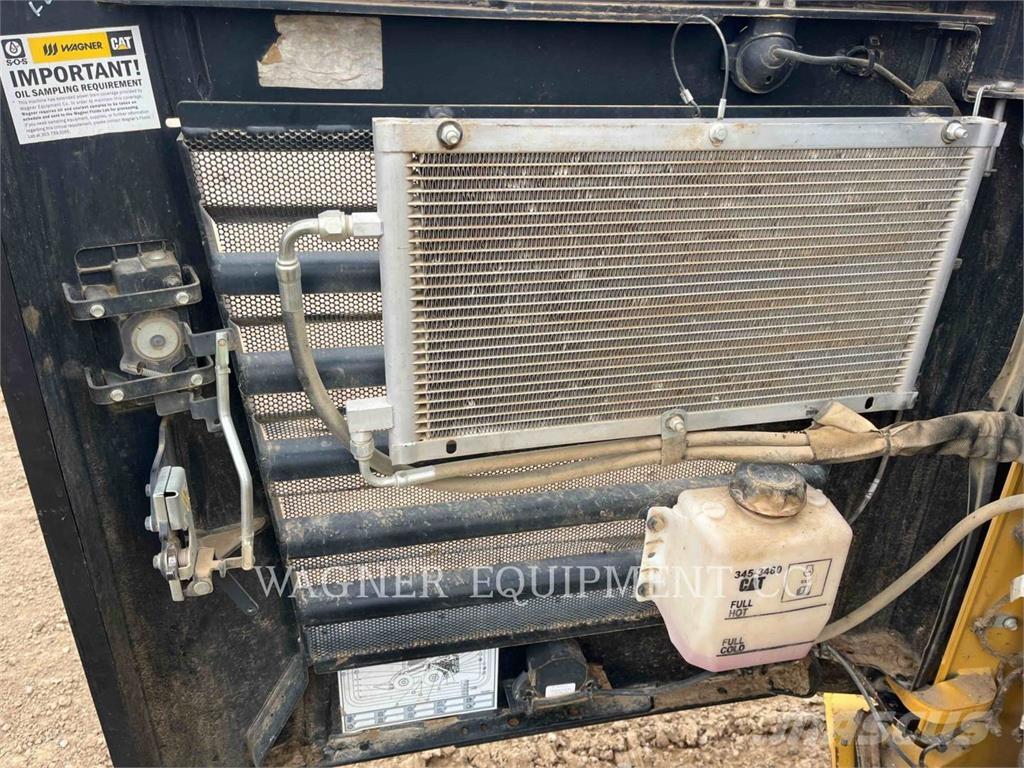 CAT 272D3  스키드로더