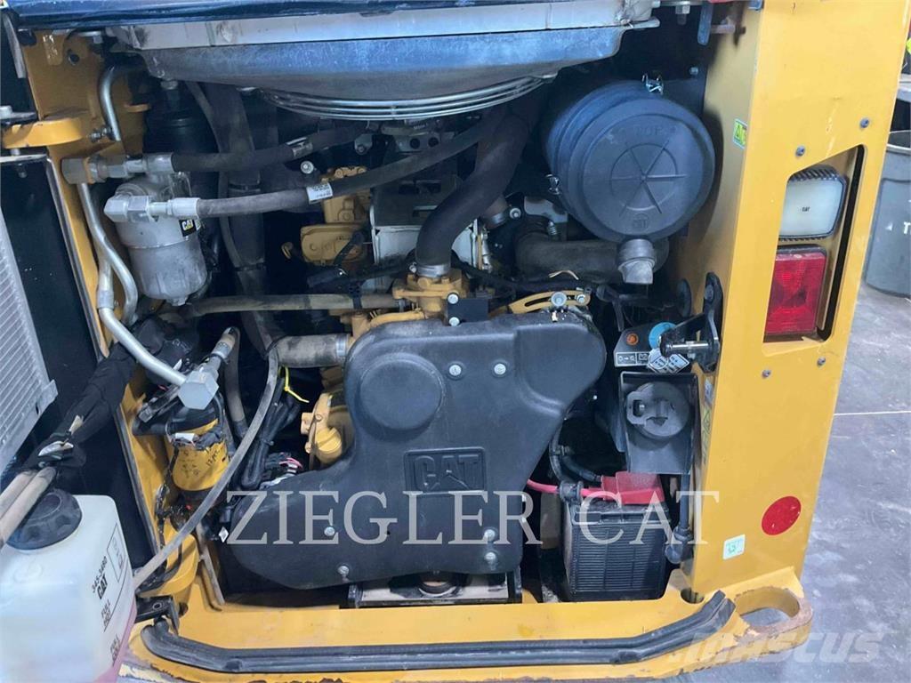 CAT 272D3  스키드로더