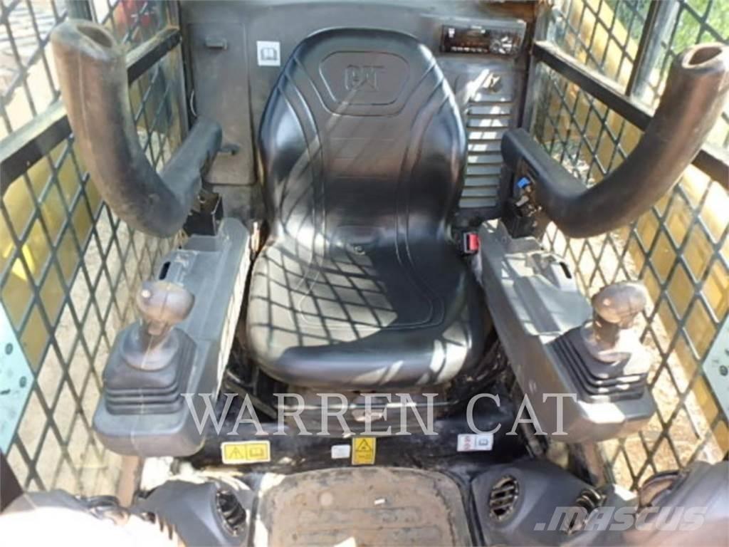 CAT 272D3 C3H1  스키드로더