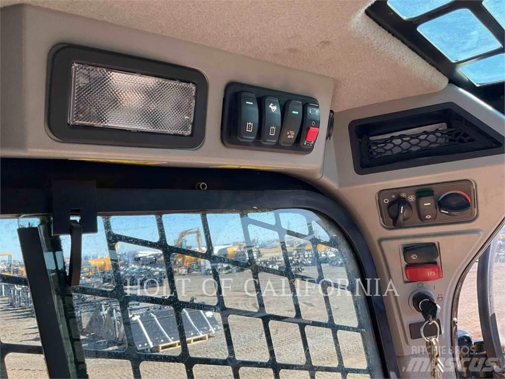 CAT 272D3XE  스키드로더