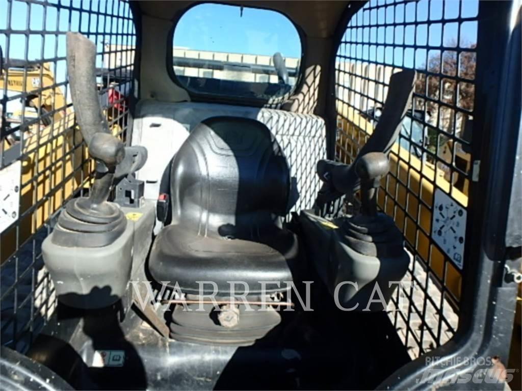 CAT 299D2 궤도식 로우더