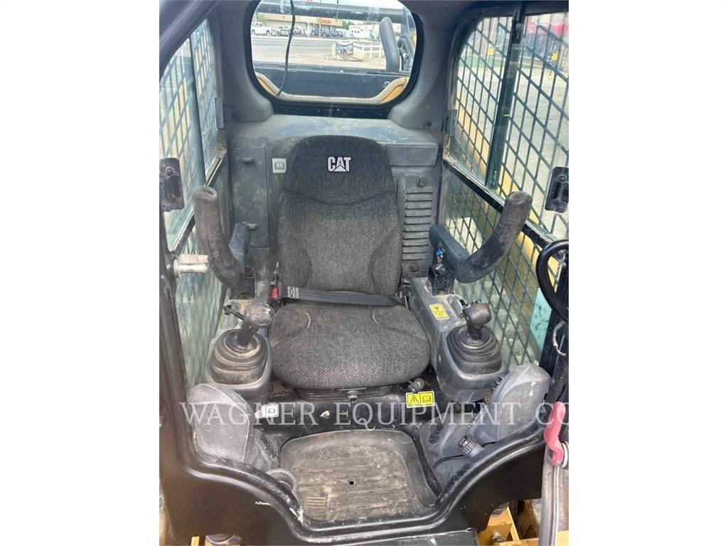 CAT 299D2 궤도식 로우더