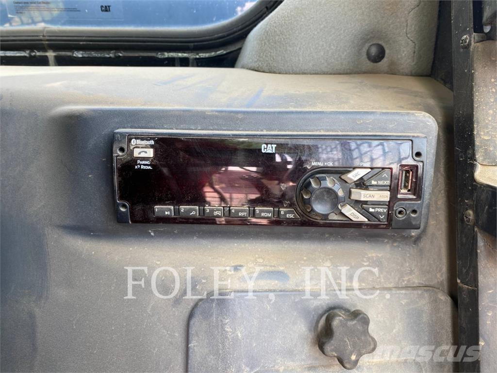 CAT 299D2 궤도식 로우더