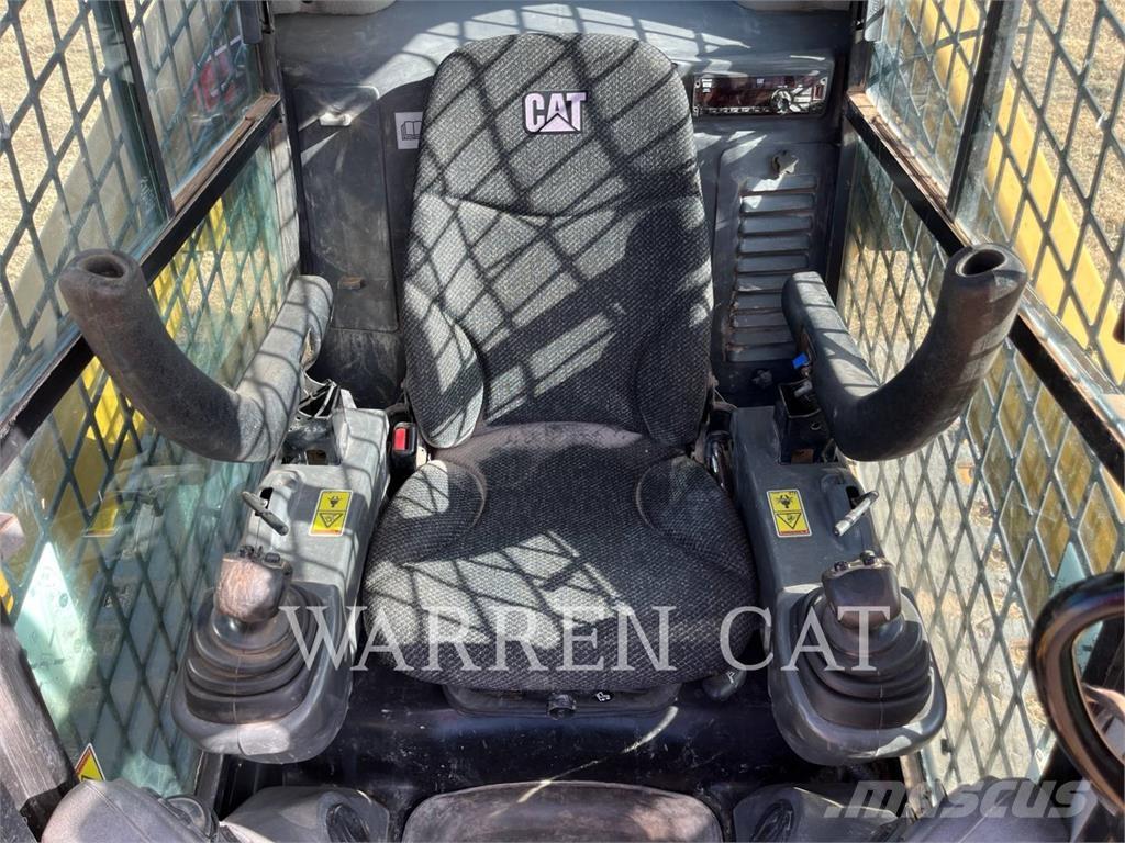 CAT 299D2 궤도식 로우더