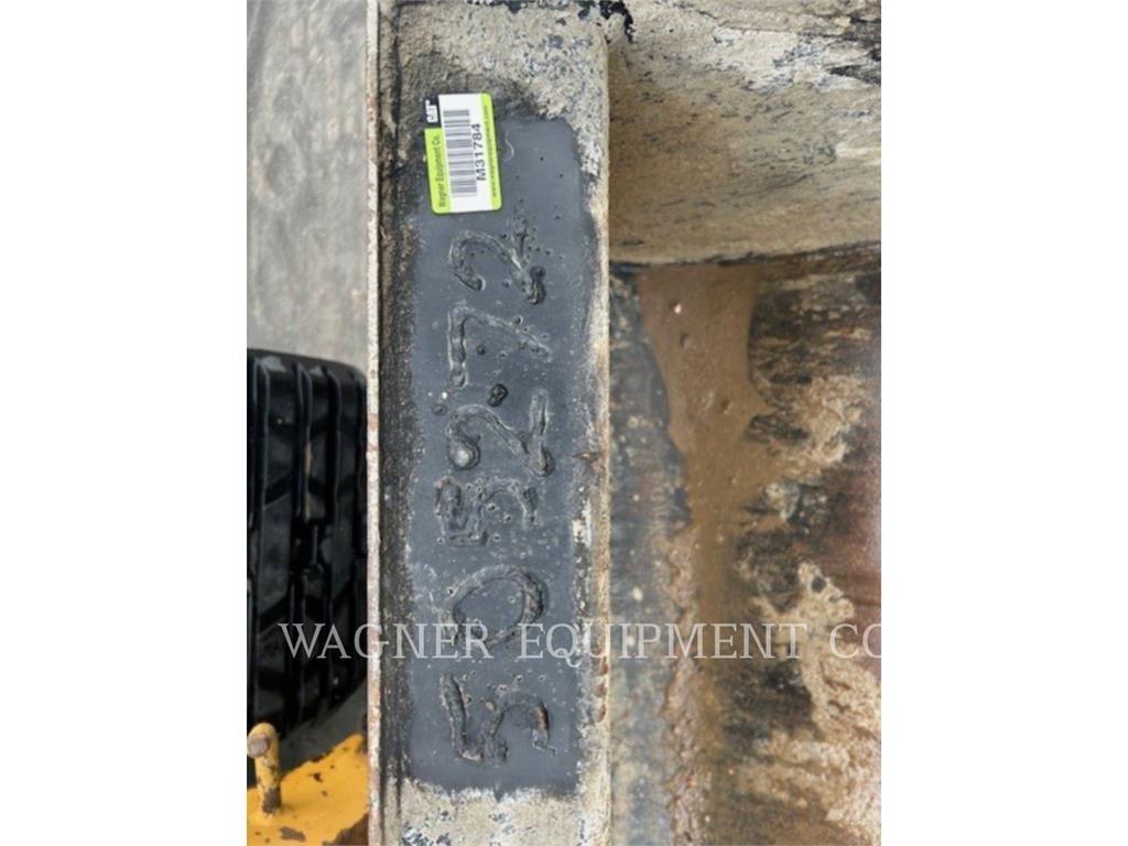 CAT 299D2 궤도식 로우더