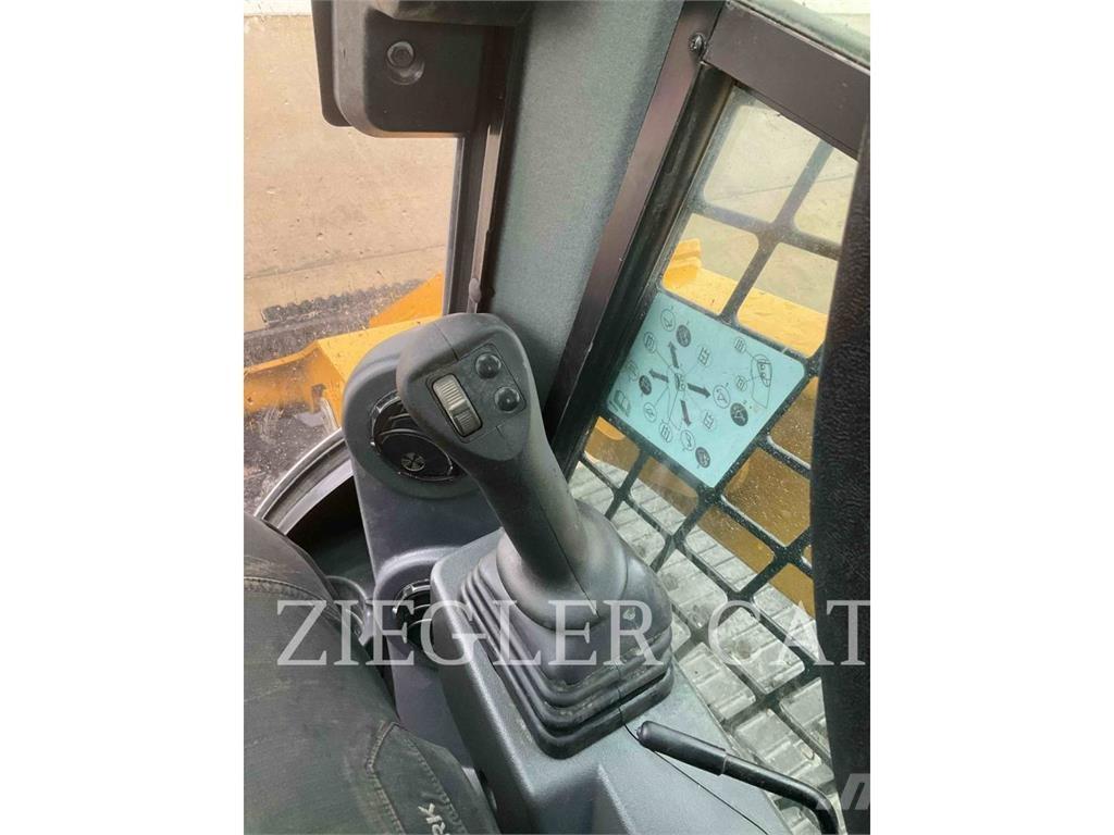 CAT 299D3 궤도식 로우더