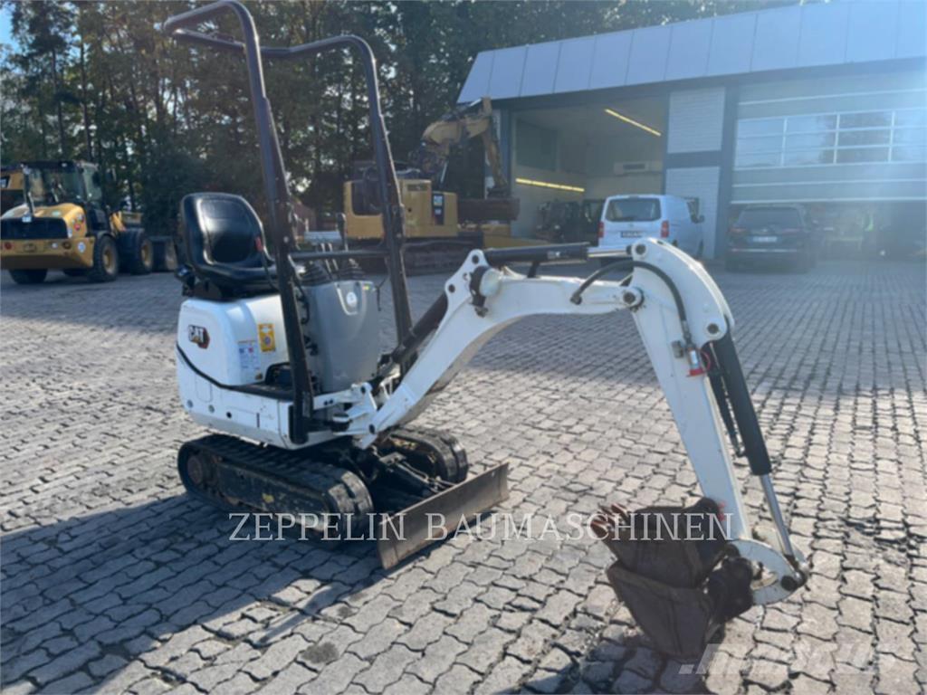 CAT 300.9D 대형 굴삭기 29톤 이상