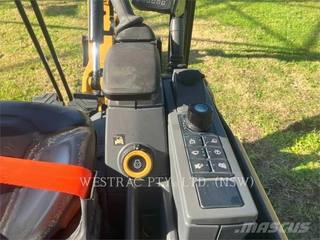 CAT 301.8 대형 굴삭기 29톤 이상