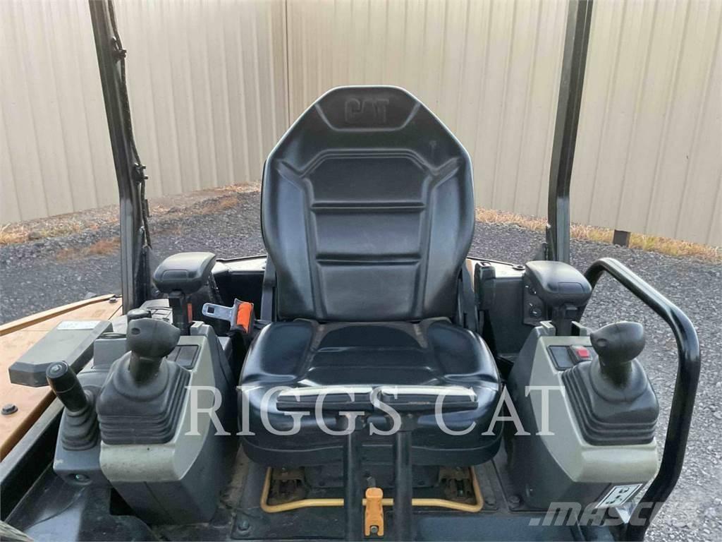 CAT 302.7 대형 굴삭기 29톤 이상