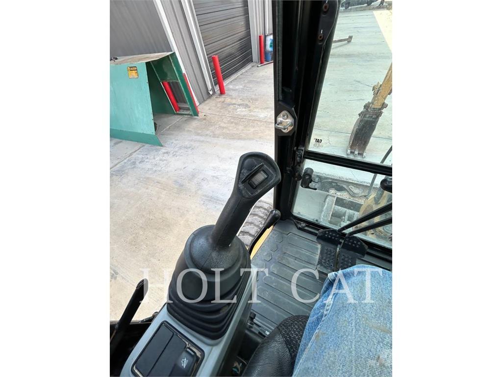 CAT 304E2CR 대형 굴삭기 29톤 이상