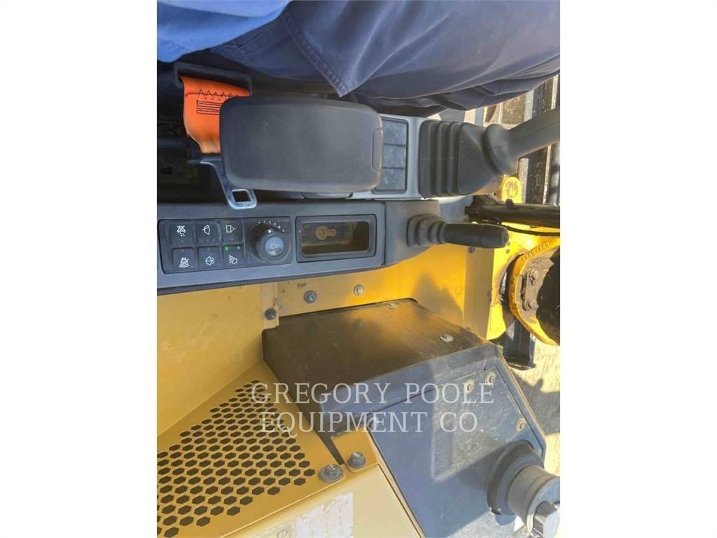 CAT 30607CR 대형 굴삭기 29톤 이상