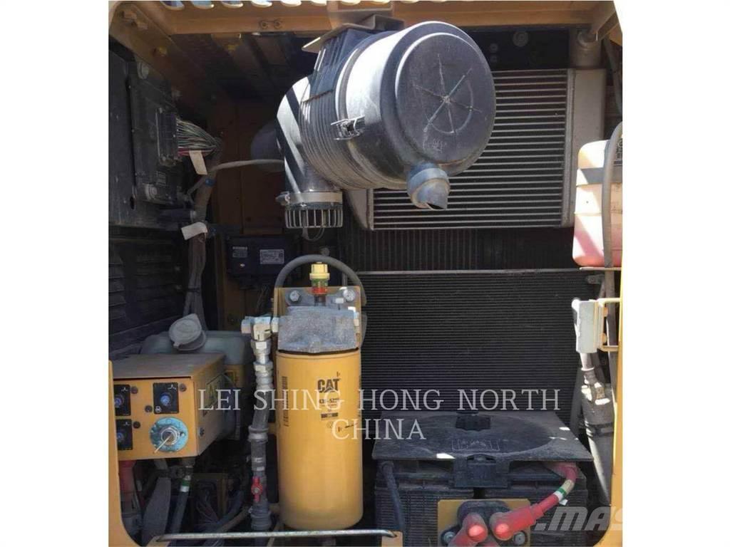 CAT 313D2GC 대형 굴삭기 29톤 이상