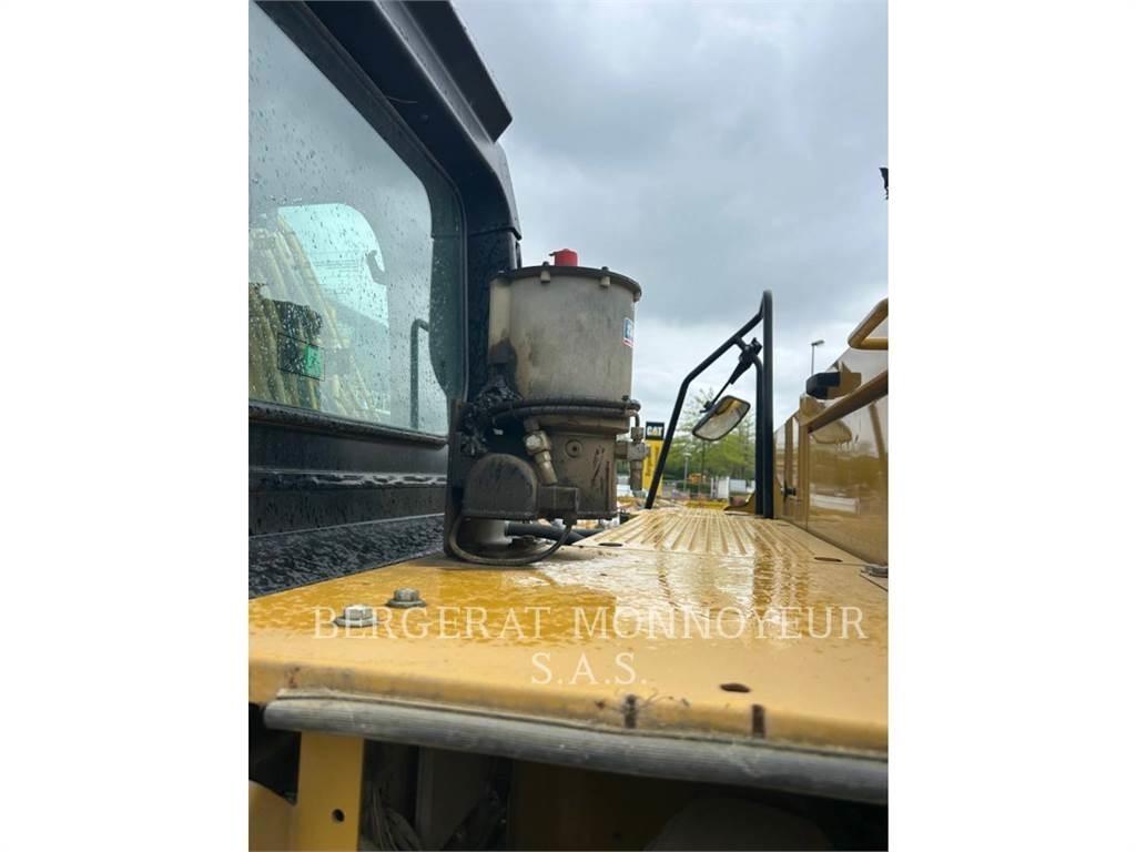CAT 320 대형 굴삭기 29톤 이상