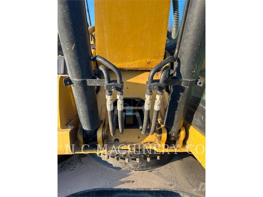 CAT 320 대형 굴삭기 29톤 이상