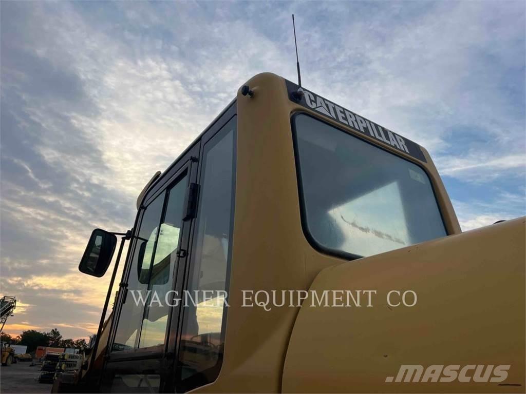 CAT 320CL 대형 굴삭기 29톤 이상
