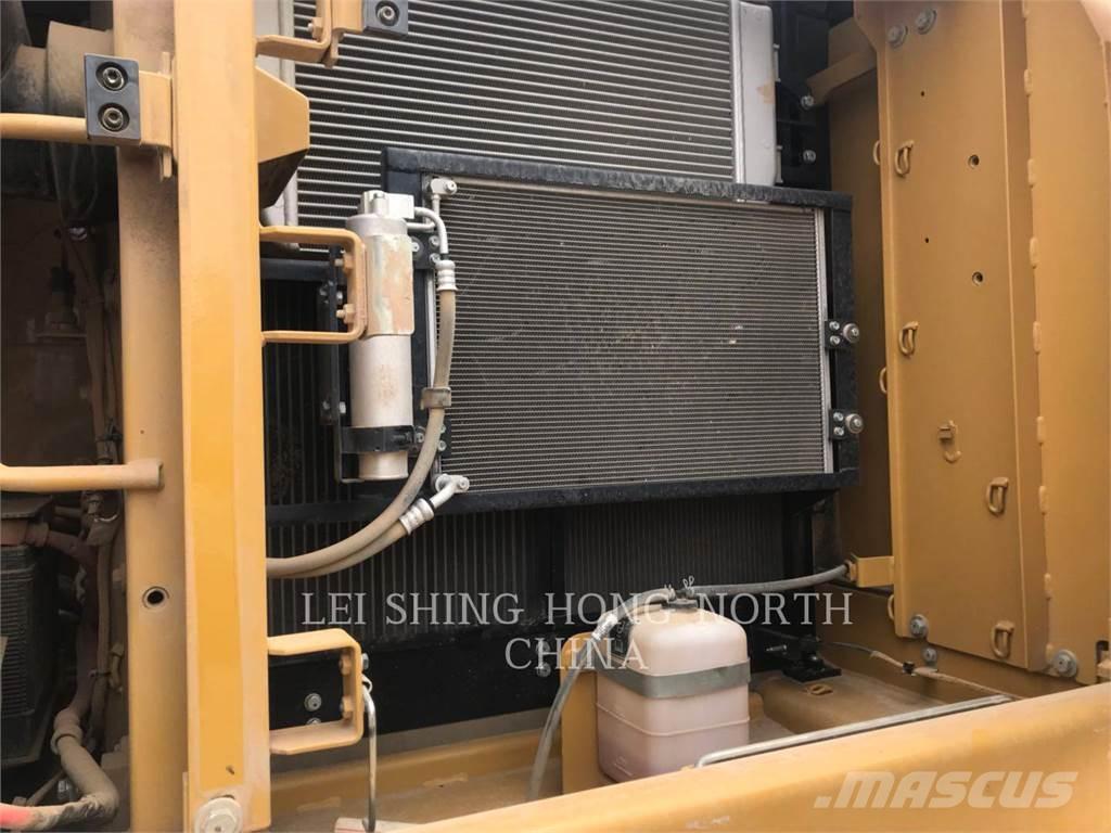 CAT 320D2 대형 굴삭기 29톤 이상