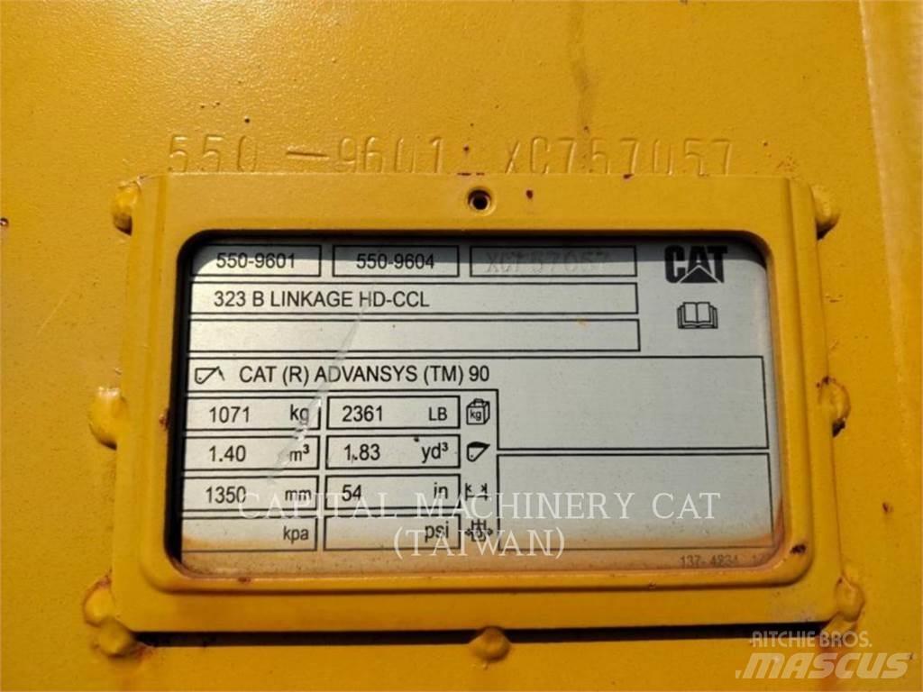 CAT 323 버켓