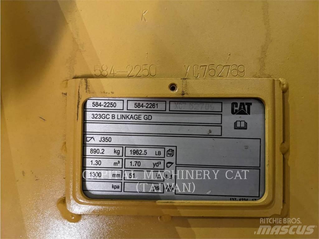 CAT 323GC 버켓