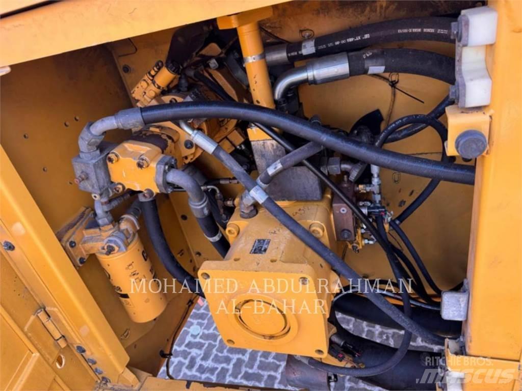 CAT 374D L 대형 굴삭기 29톤 이상