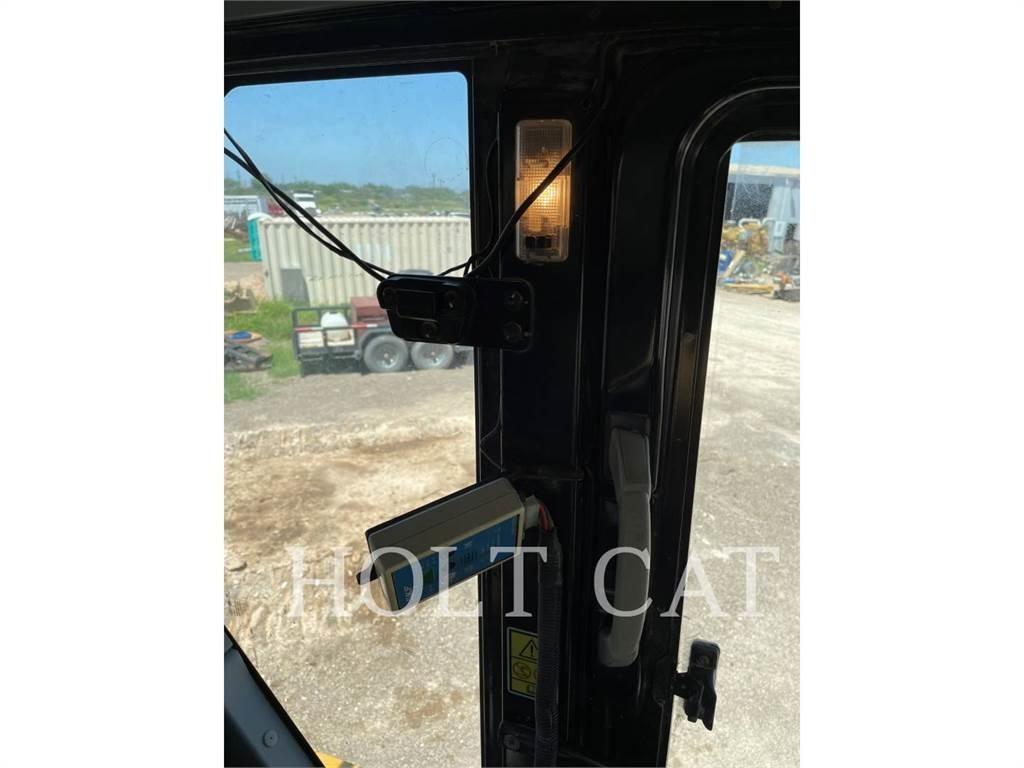 CAT 374FL 대형 굴삭기 29톤 이상