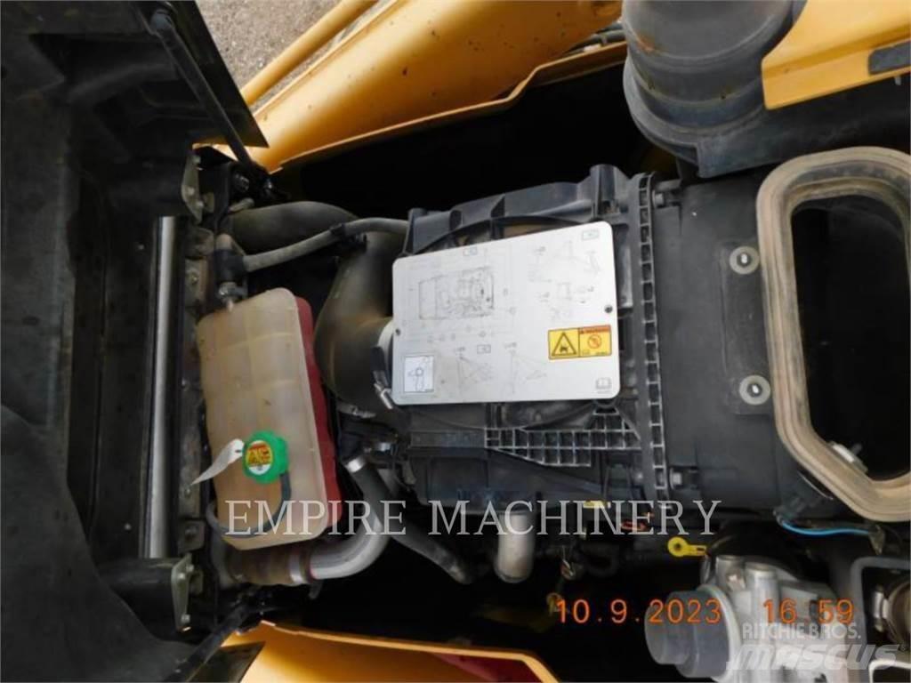 CAT 415F2 4EOP 백호로더