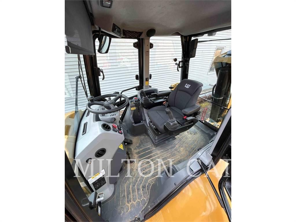 CAT 42007XE 백호로더