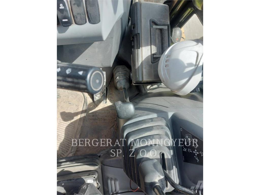 CAT 428 백호로더