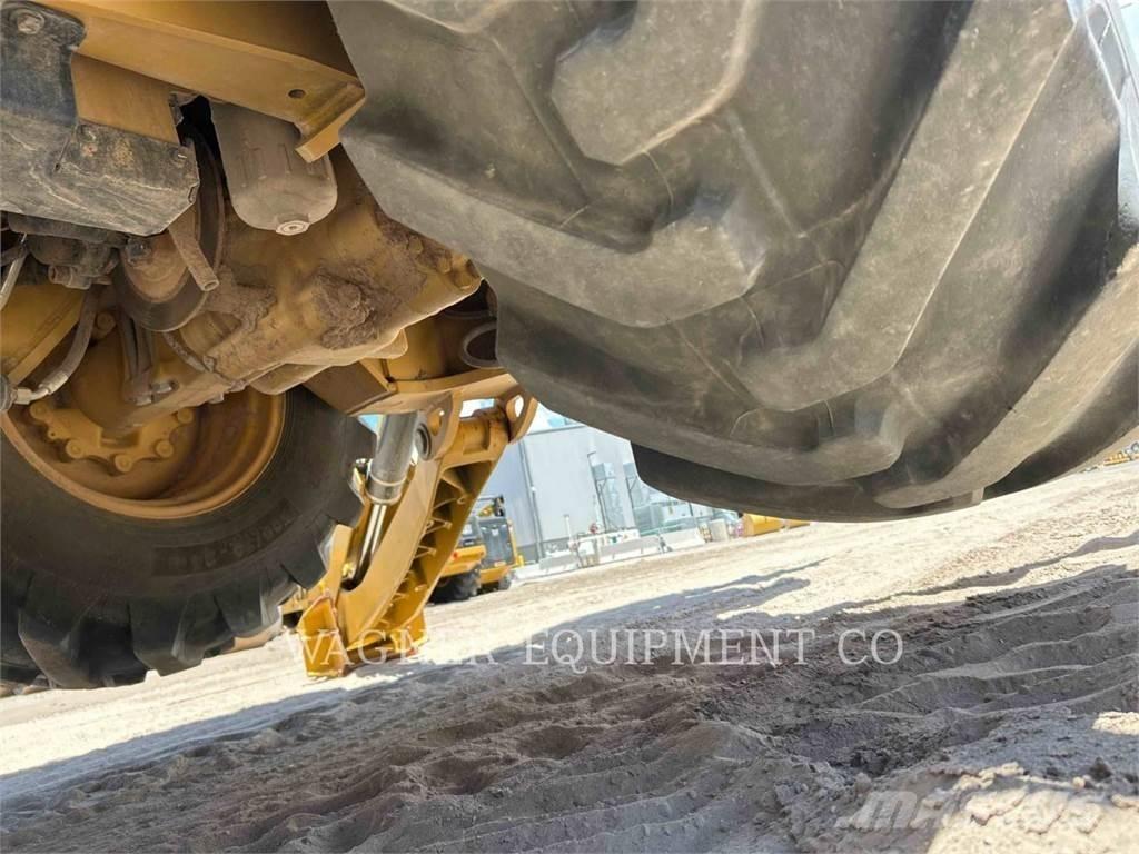 CAT 440 백호로더