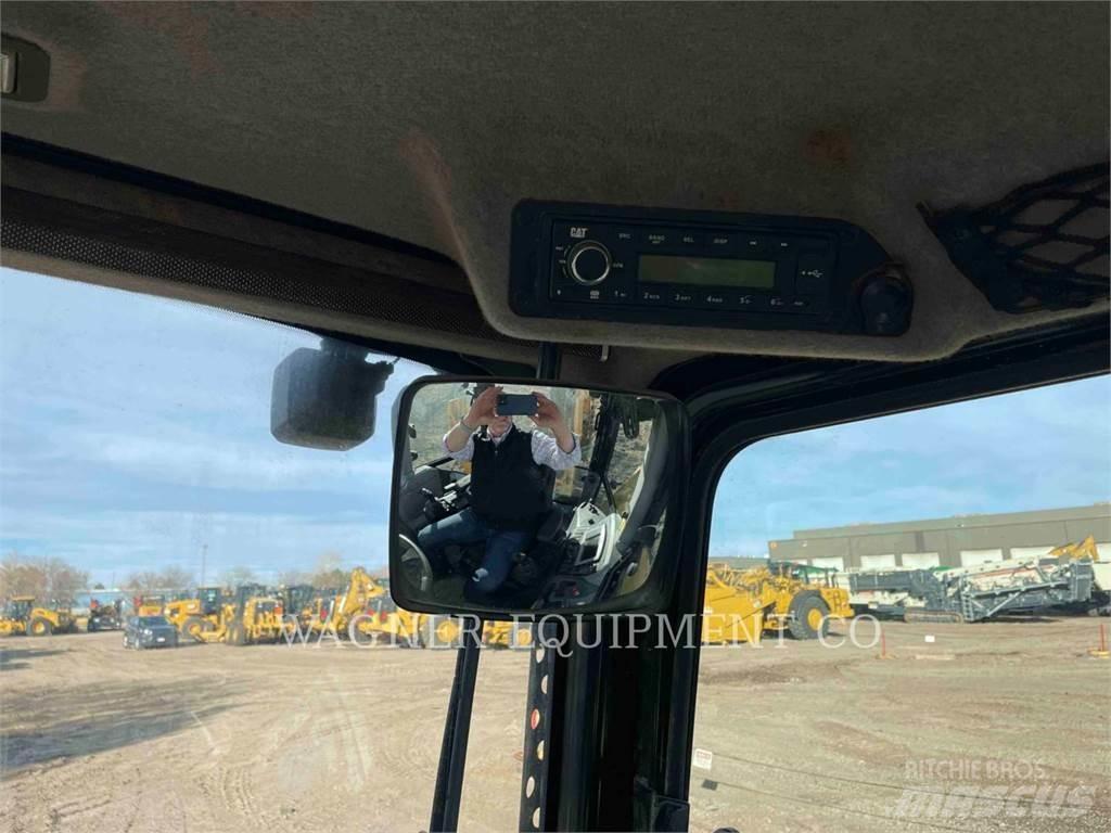 CAT 440 백호로더