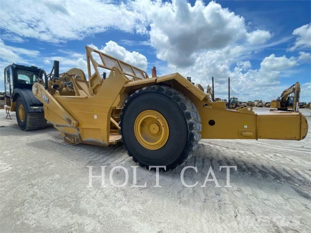 CAT 621 스크레이퍼