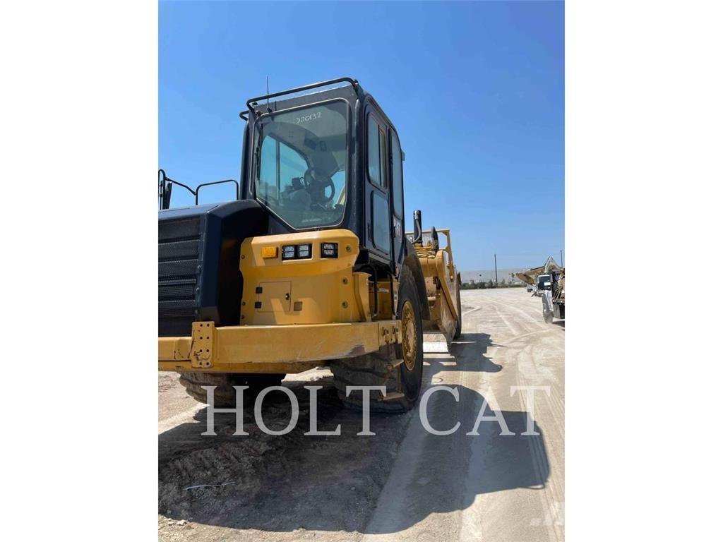 CAT 621 스크레이퍼
